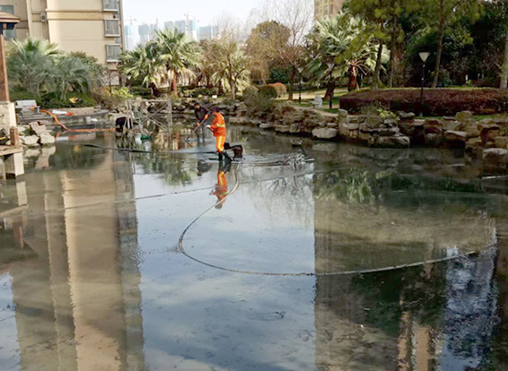 新安景观池淤泥清理
