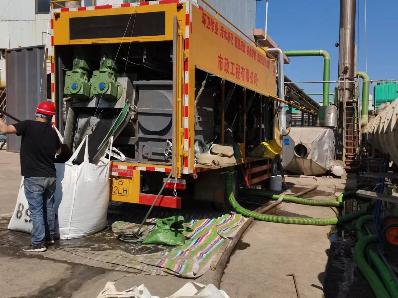 新安淤泥压干处理